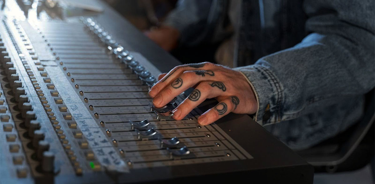 Come scegliere un produttore musicale come cantante ed evitare il fallimento